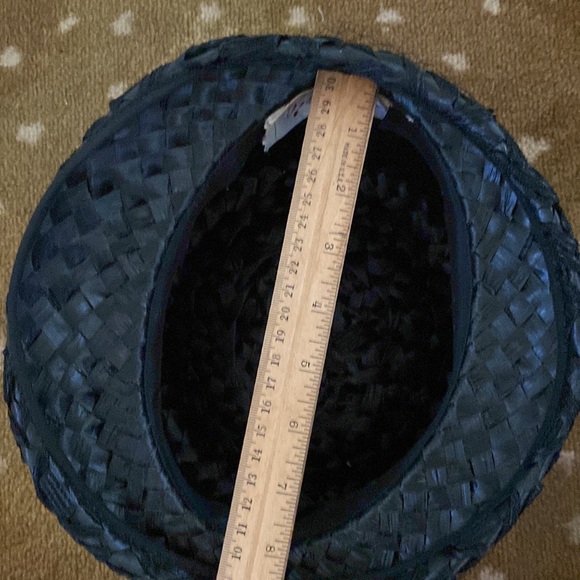 Vintage black Valerie Modes straw hat with netting and bow - Picture 15 of 15